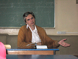 19 июля 2012 г. Курск. Н.Г.Мельников представляет антологию «Классик без ретуши» преподавателям и аспирантам кафедры русской литературы КГУ 19 июля 2012 г. Курск. Н.Г.Мельников представляет антологию «Классик без ретуши» преподавателям и аспирантам кафедры русской литературы КГУ
