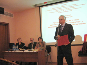 В.А.Москвин, директор ДРЗ, открывает презентацию