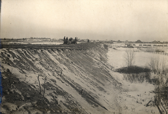 Фотография из альбома «Котлас-Котласстрой». 1930-40-е гг. Музей ДРЗ. КП. оф. 898. Фотография из альбома «Котлас-Котласстрой». 1930-40-е гг. Музей ДРЗ. КП. оф. 898.