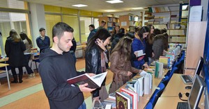 на выставке книг на выставке книг