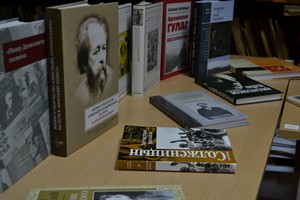 на выставке книг на выставке книг