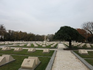 Советский воинский мемориал на кладбище Керепеши