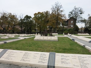 Советский воинский мемориал на кладбище Керепеши