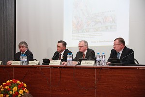В президиуме конференции: А.А.Макаров, В.С.Никитин, В.А.Москвин, А.И.Кузнецов
