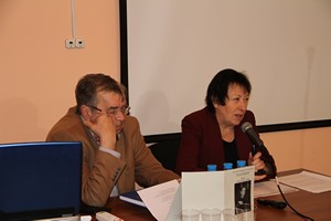 Профессор Таллиннского университета И.З.Белобровцева и председатель второй секции –главный редактор журнала «Знамя» С.И.Чупринин Профессор Таллиннского университета И.З.Белобровцева и председатель второй секции –главный редактор журнала «Знамя» С.И.Чупринин