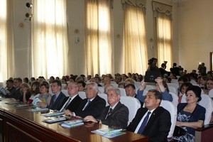 Почетные гости. Р. Мирбабоев, В. Угаров, М. Вождаев и С. Камышева Почетные гости. Р. Мирбабоев, В. Угаров, М. Вождаев и С. Камышева