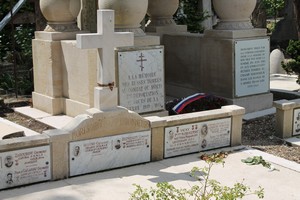 Мемориал русским участникам Сопротивления на кладбище Сент-Женевьев-де-Буа