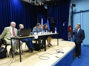 На заседании конференции. Слева направо: Х.Куберский (Польша), М.Ю.Сорокина, А.Животич (Сербия), Н.А.Ёхина, директор РЦНК И.А.Шпынов