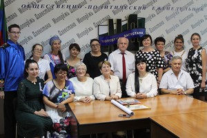Встреча с министром печати и информации Республики Дагестан Б.М. Токболатовой (сидит в центре)