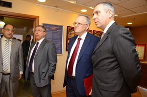 На выставке (справа налево): Миляд Наммур, В.А.Москвин, Абдель Салям Семхат, Халил Бержауи