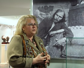 Елена Владиславовна Бутрова, вице-президент фонда искусств им. С.Эрьзи, куратор выставки Елена Владиславовна Бутрова, вице-президент фонда искусств им. С.Эрьзи, куратор выставки
