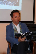 Актер Олег Голуб читает отрывок из романа