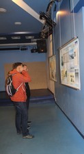 Посетители осматривают выставку