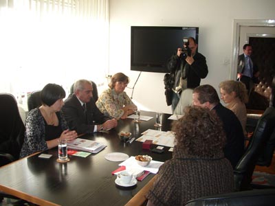 Слева-направо: Т.Ю. Иринархова, Чрезвычайный и полномочный посол РФ в Хорватии Роберт Маркарян, Т.В. Марченко